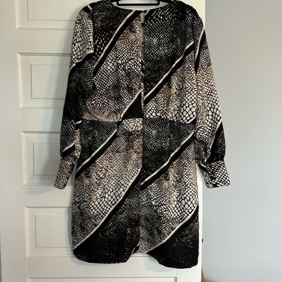 NWT Vero Moda Open Back Snake Print Dress - Picture 5 of 6